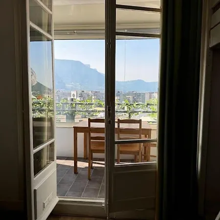 Apartment Le Rooftop Calme Et Terrasse A 1 Minute De La Gare Grenoble